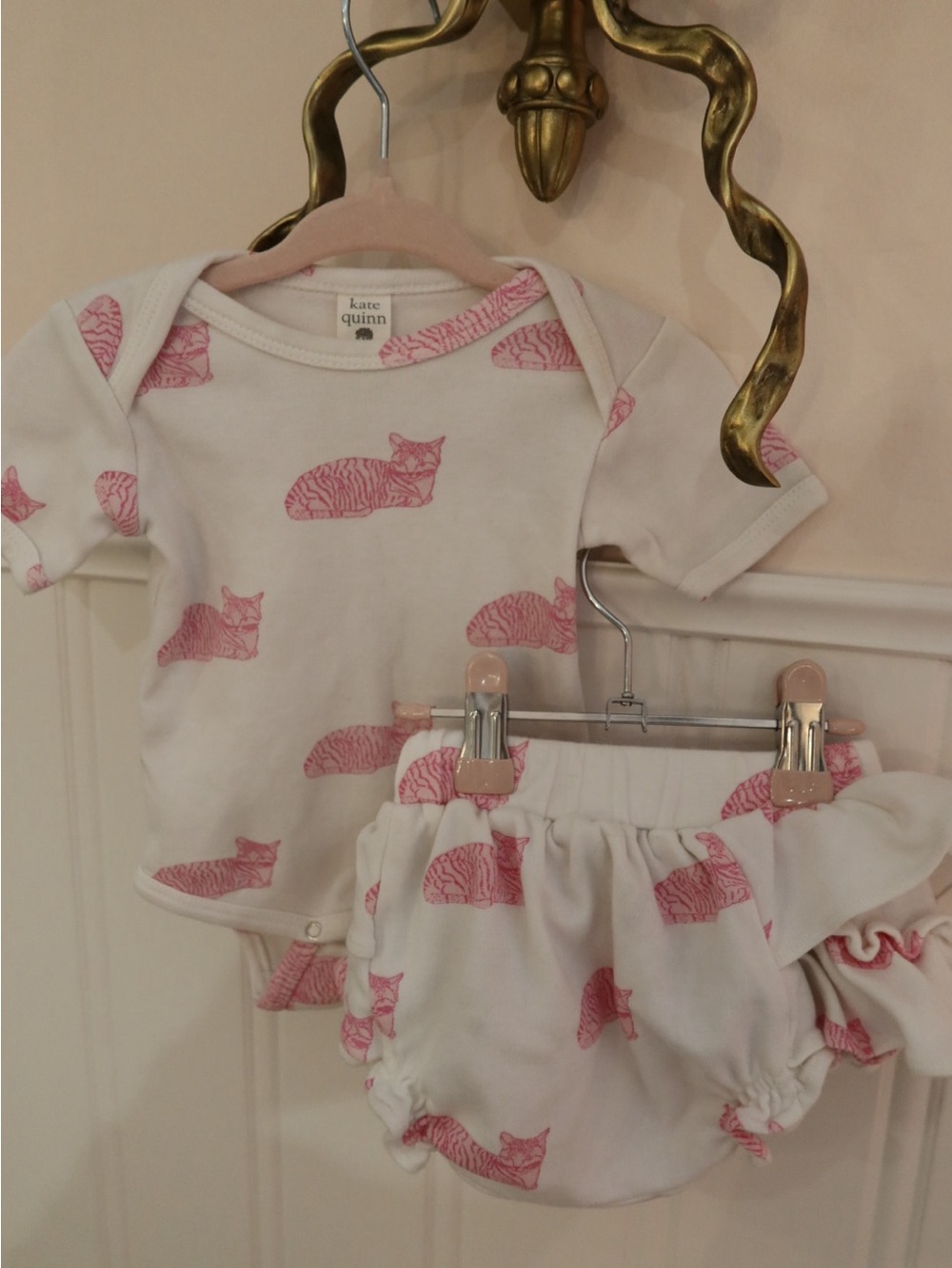 Kate Quinn Pink Cat Print Ruffle Bloomer Set | Size 3–6 Months